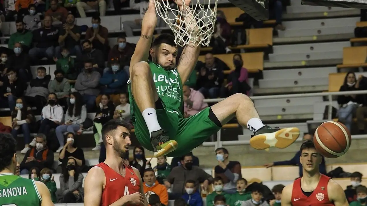 Sikiras se perder&aacute; el partido contra el Oviedo por una lesi&oacute;n en el hombro | Foto: C. Pascual