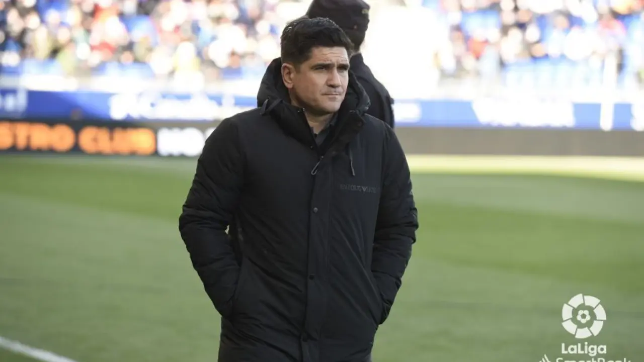Xisco Mu&ntilde;oz instantes previos al Huesca - Almer&iacute;a. Foto: La Liga.