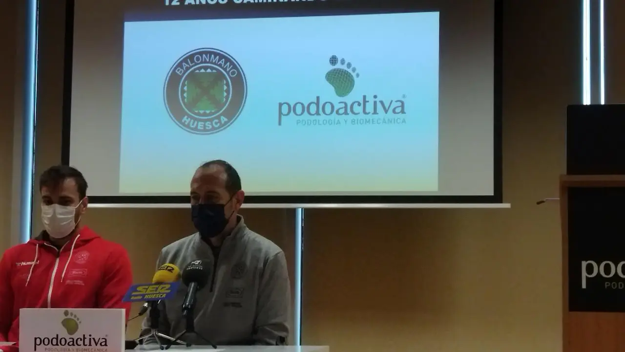 Hackbarth y Nolasco en la presentaci&oacute;n del extremo como patrocinador del extremo. Foto: Sportaragon
