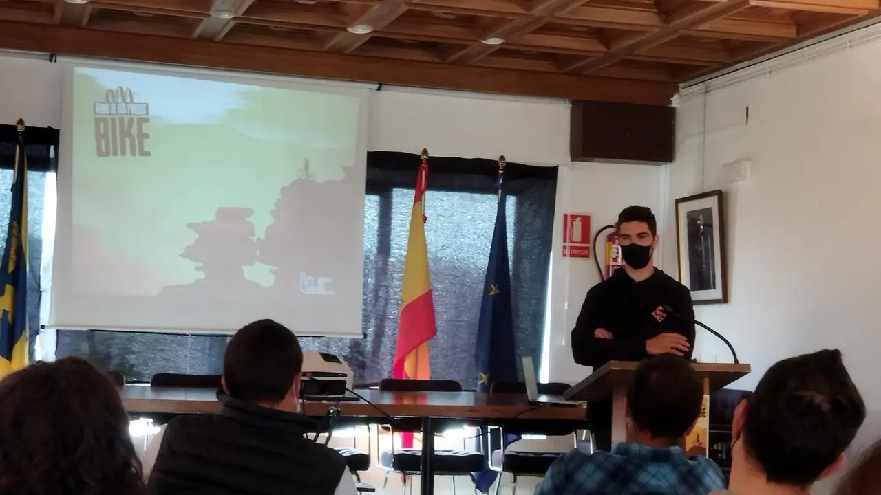 Gabi Torralba, en la imagen, es el embajador del Reino de los Mallos Bike ey ha inaugurado esta ma&ntilde;ana la jornada para hablar de la BTT como vector de desarrollo. Foto: Sportaragon