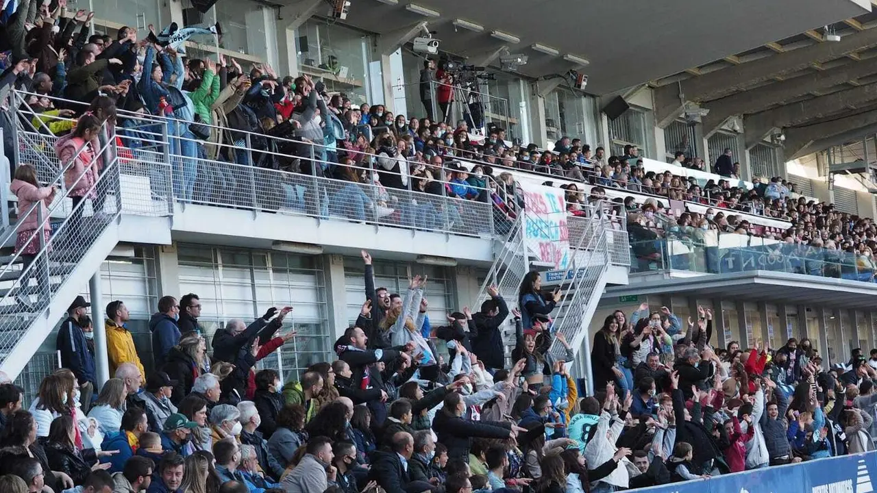 El Alcoraz registr&oacute; una gran entrada para ver el Huesca - Zaragoza CFF. Foto: C.Pascual