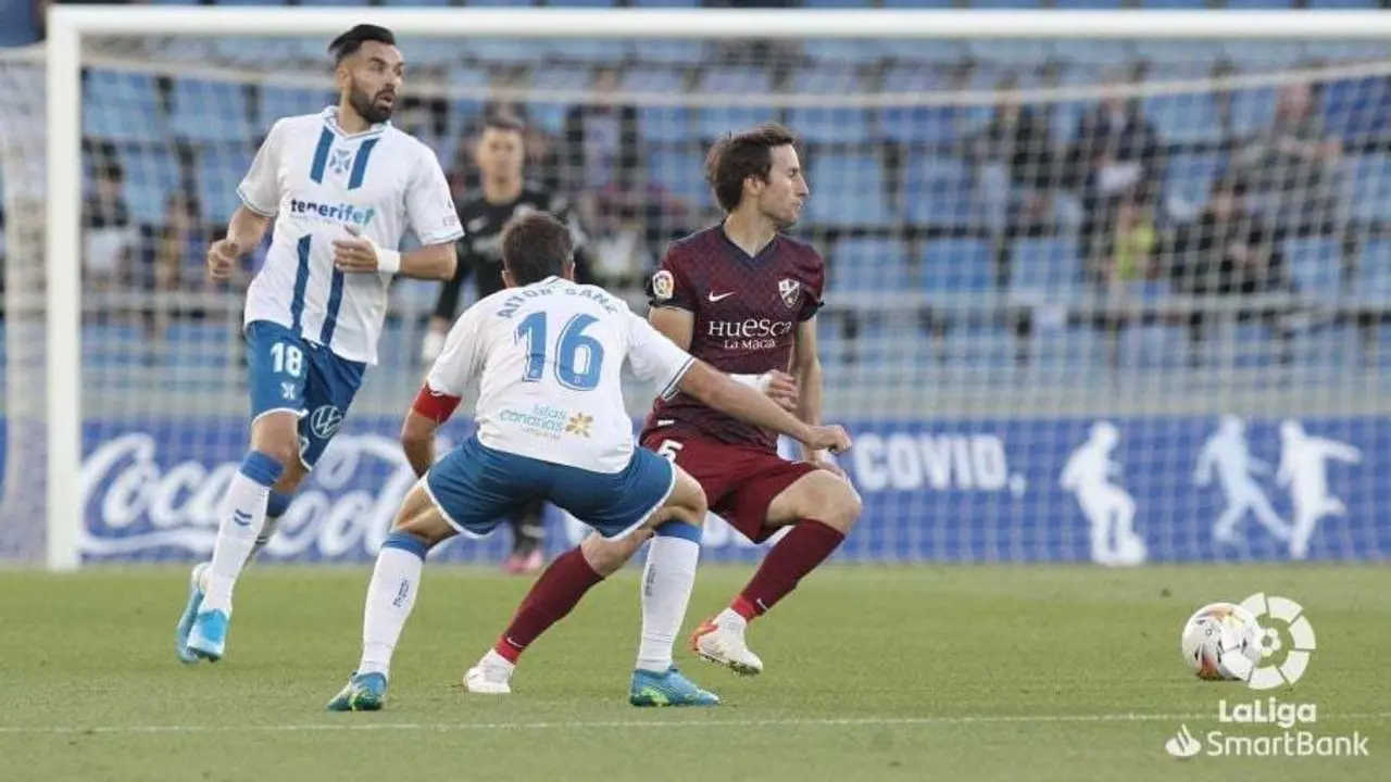 Mosquera contra el Tenerife. | Foto: LaLiga