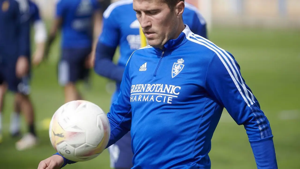 El capit&aacute;n Alberto Zapater durante un entrenamiento de esta semana. | Foto: RZ