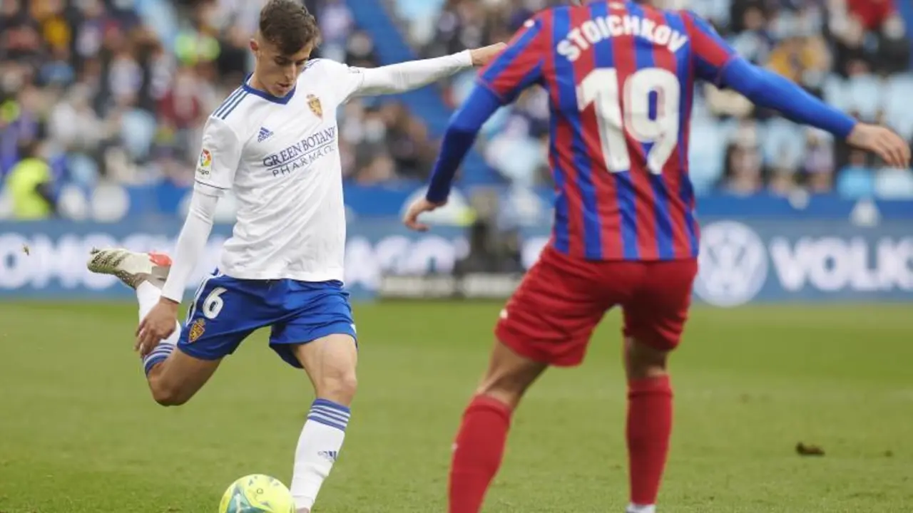 Alejandro Franc&eacute;s y Stoichkov en el Real Zaragoza- SD Eibar de hace dos temporadas. | Foto: Real Zaragoza