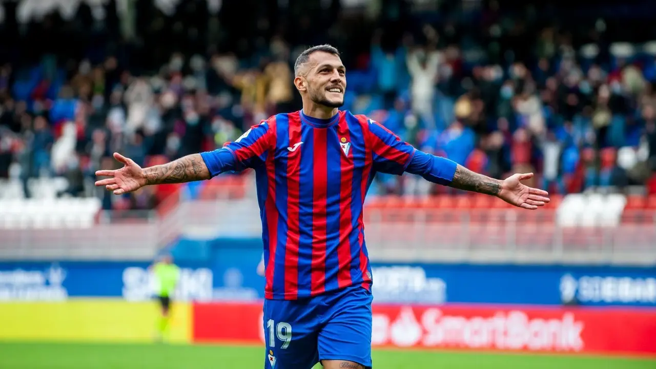 Stoichkov es uno de los mejores futbolistas de la categor&iacute;a, la estrella del Eibar | Foto: SD Eibar