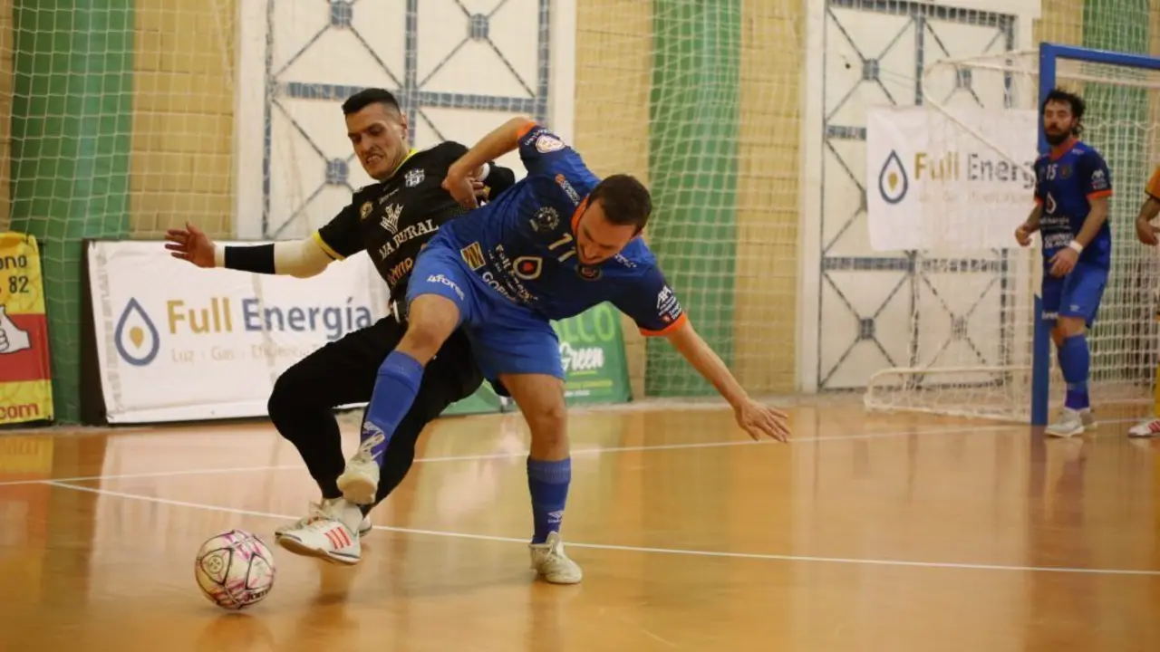 Pasam&oacute;n pugna por un bal&oacute;n | Foto: Juanjo Mart&iacute;n