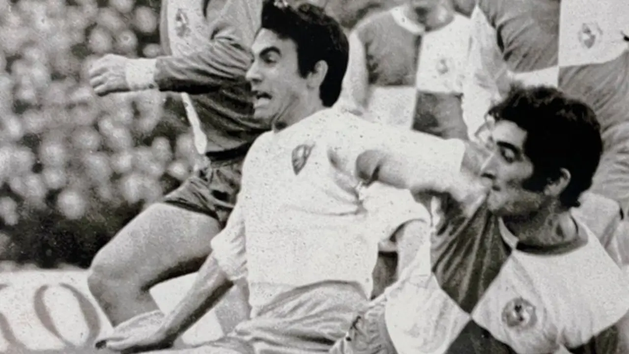 Jos&eacute; Luis Violeta pelea por un bal&oacute;n en un duelo ante el Sabadell | Foto: Real Zaragoza