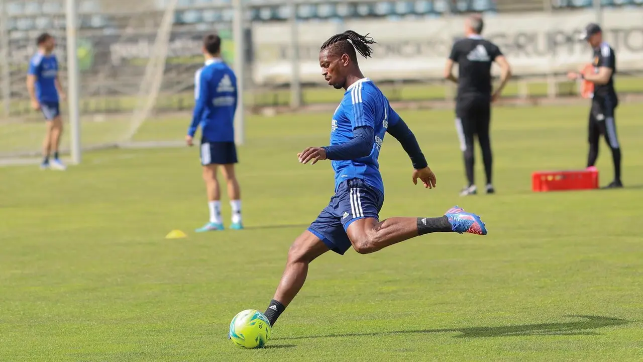 Jair Amador, en el entrenamiento de esta ma&ntilde;ana. Foto: RZ | Tino Gil