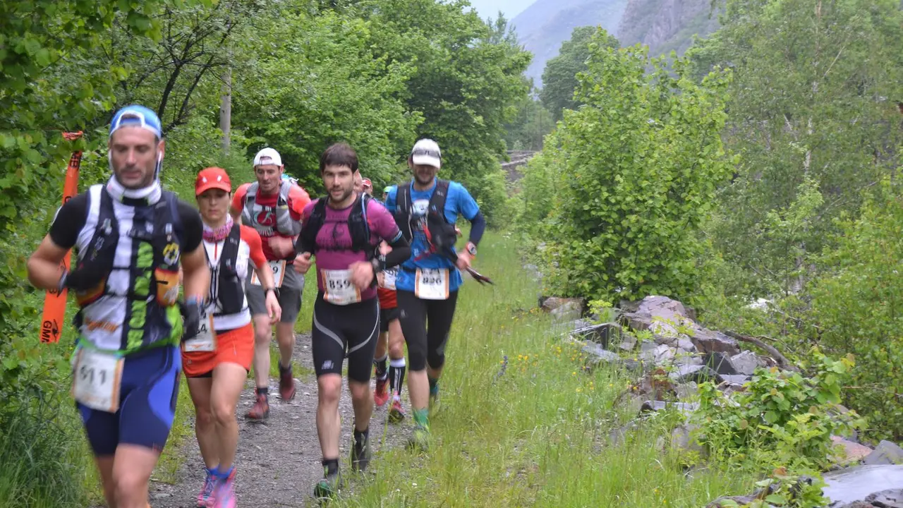 Participantes en una anterior edici&oacute;n del Gran Marat&oacute;n Monta&ntilde;as de Benasque que se celebra el pr&oacute;ximo 11 de junio. Foto: Sportaragon