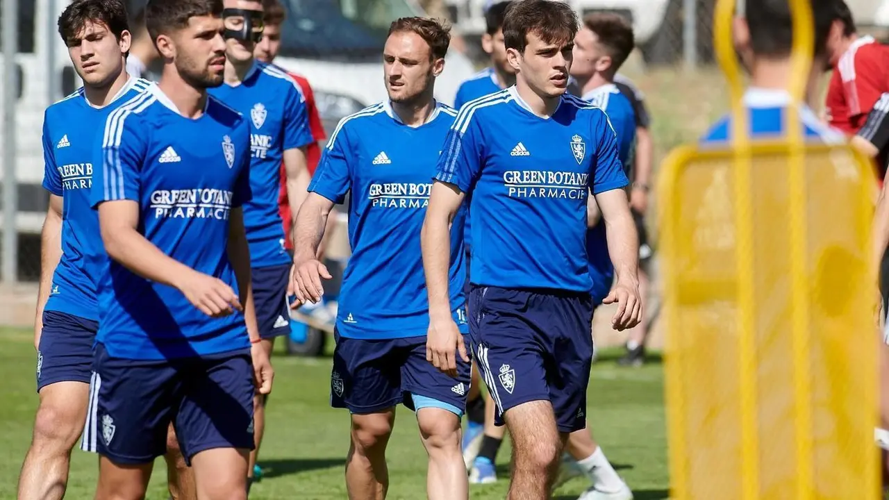 Iv&aacute;n Az&oacute;n, Isaiah Navarro, Dani Lasure y Francho Serrano, entre otros, se entrenan en la Ciudad Deportiva. | Foto: RZ