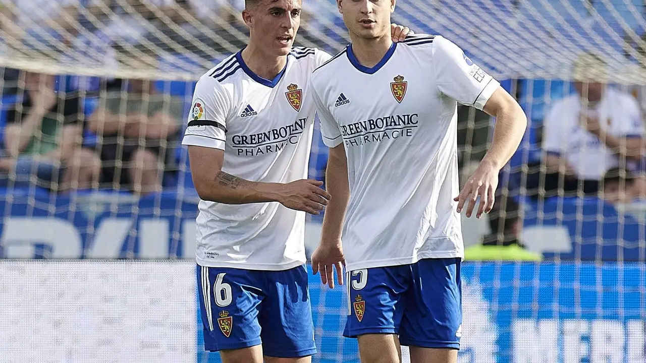 Alejandro Franc&eacute;s y Jaume Grau durante un partido con el Real Zaragoza. | Foto: RZ
