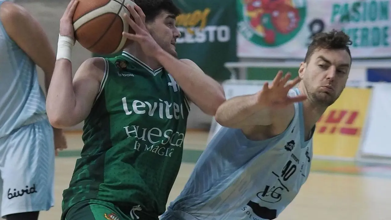 Javi Garc&iacute;a, en un partido de esta temporada | Foto: C. Pascual