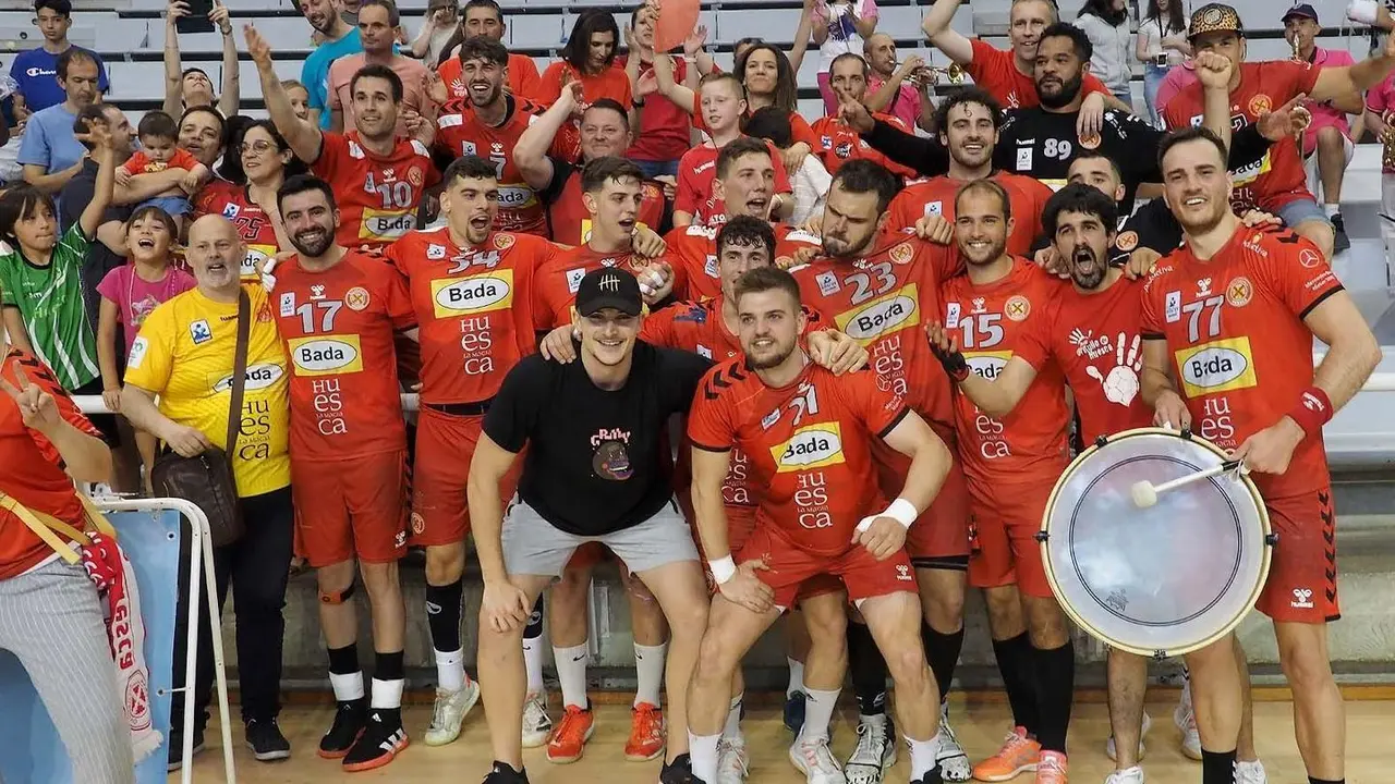 Despedida del Bada Huesca de la pasada campa&ntilde;a. Este jueves 
 arranca la pretemporada. Foto: C.Pascual