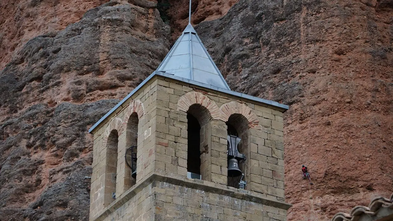 La escalada en Riglos, siempre deja im&aacute;genes espectaculares. Foto: Pe&ntilde;a Guara