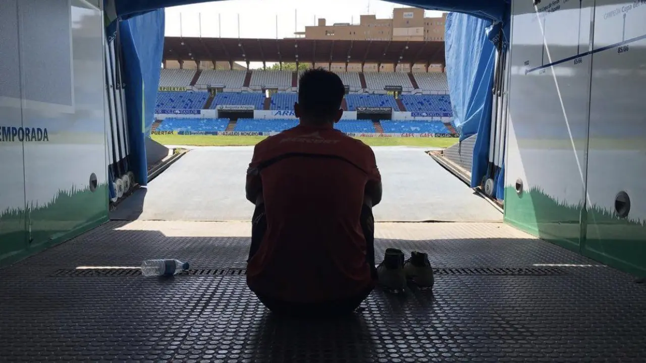 &Aacute;lex Mill&aacute;n, en el t&uacute;nel de vestuarios de La Romareda. | Foto: Twitter MILLAN9 (@millanzgz)