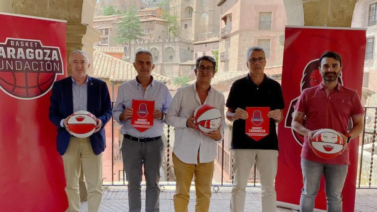 Presentaci&oacute;n del campus de baloncesto en Albarrac&iacute;n. Foto: DGA