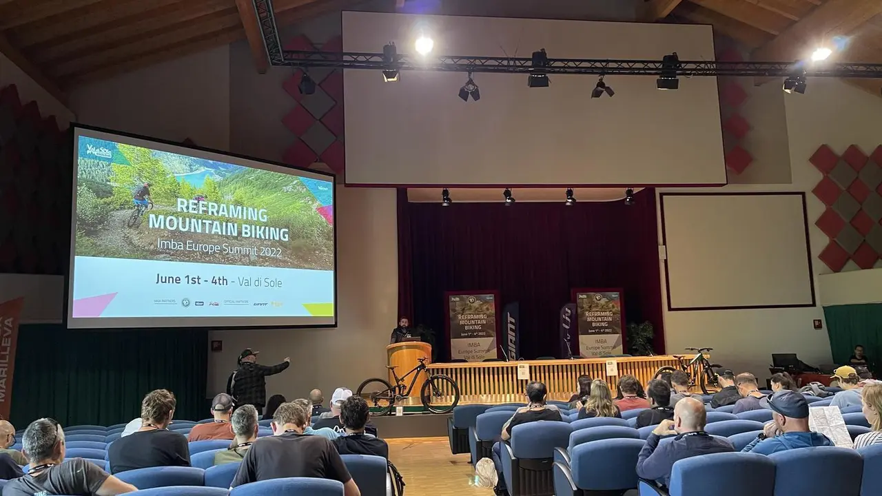 MTB Kingdoms Pyrenees en la IMBA Europe Summit de Val di Sole. Foto: TuHuesca

 