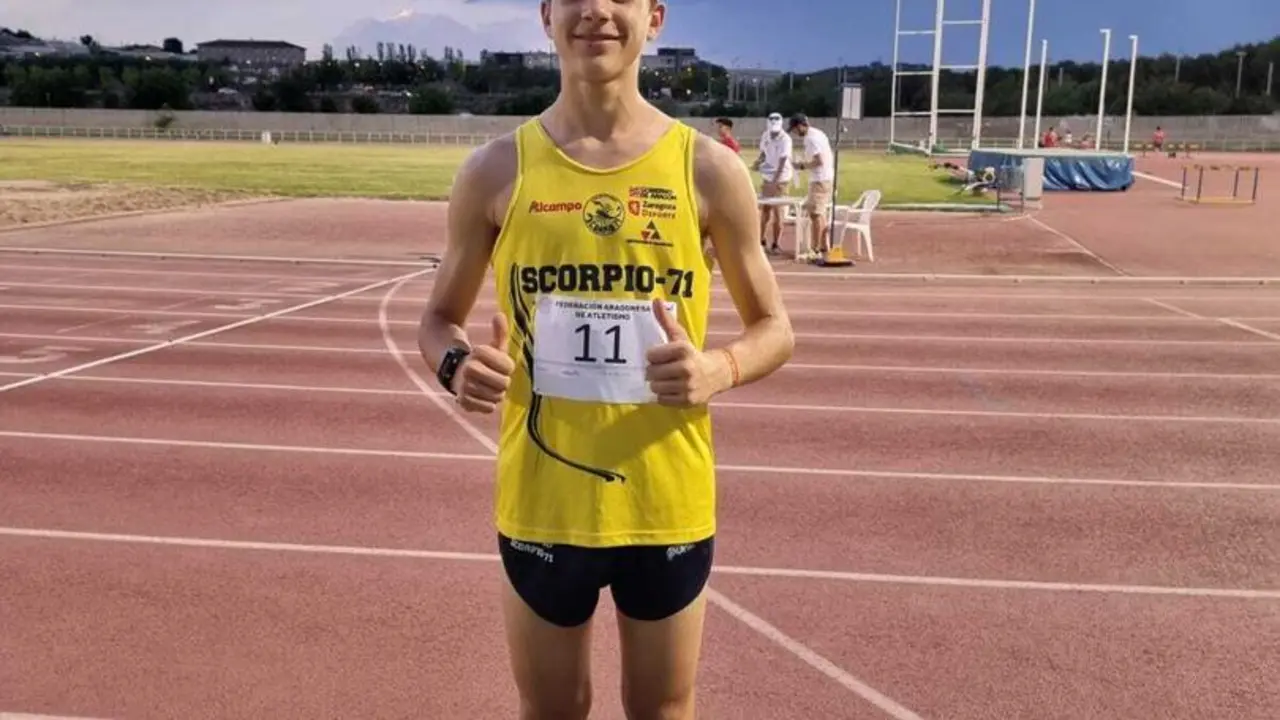 Pablo Z&aacute;rate, en la imagen, ha batido el r&eacute;cord aragon&eacute;s en 3.000 metros marcha sub16. Foto: Alfredo Garc&iacute;a