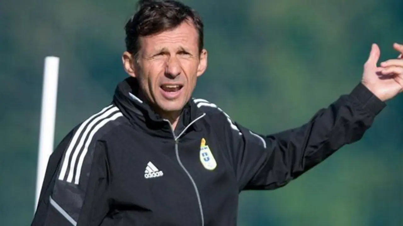Cuco Ziganda entrenando al Oviedo | Foto: El Comercio