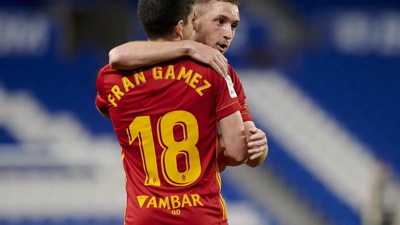 Fran G&aacute;mez celebrando un gol del Real Zaragoza junto a Valent&iacute;n Vada | Foto: RZ
