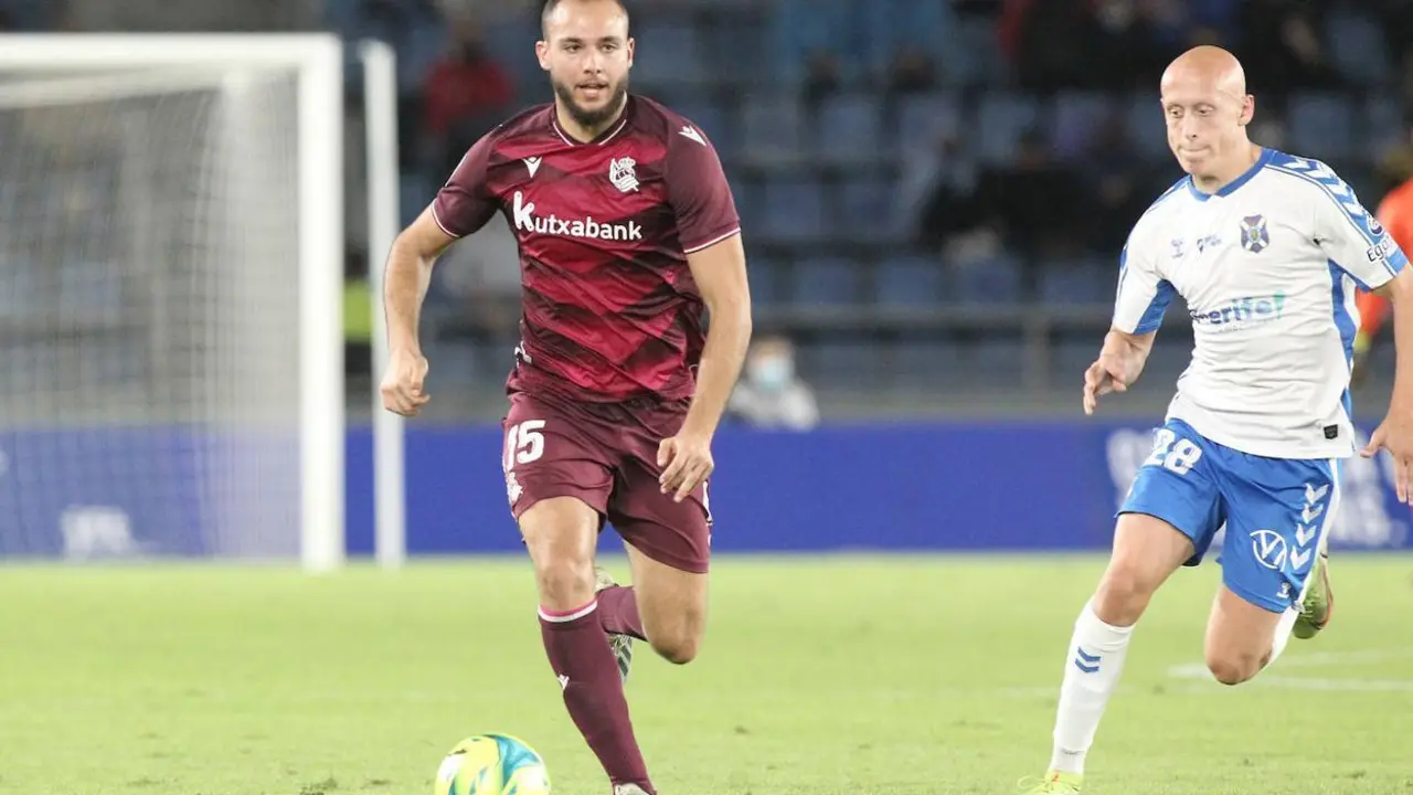 Jeremy Blasco ante el  Tenerife. | Foto: Juan Garc&iacute;a