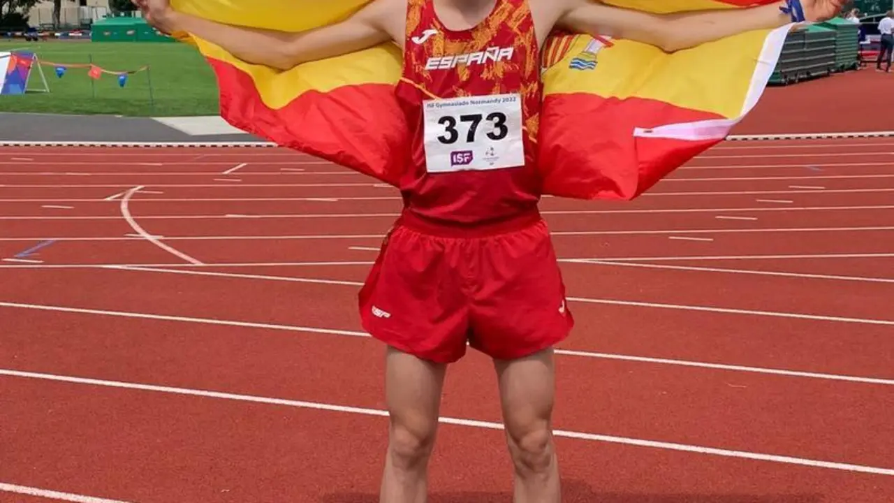 Del Barrio celebrando su medalla de oro en el Europeo. | Foto: Scorpio71