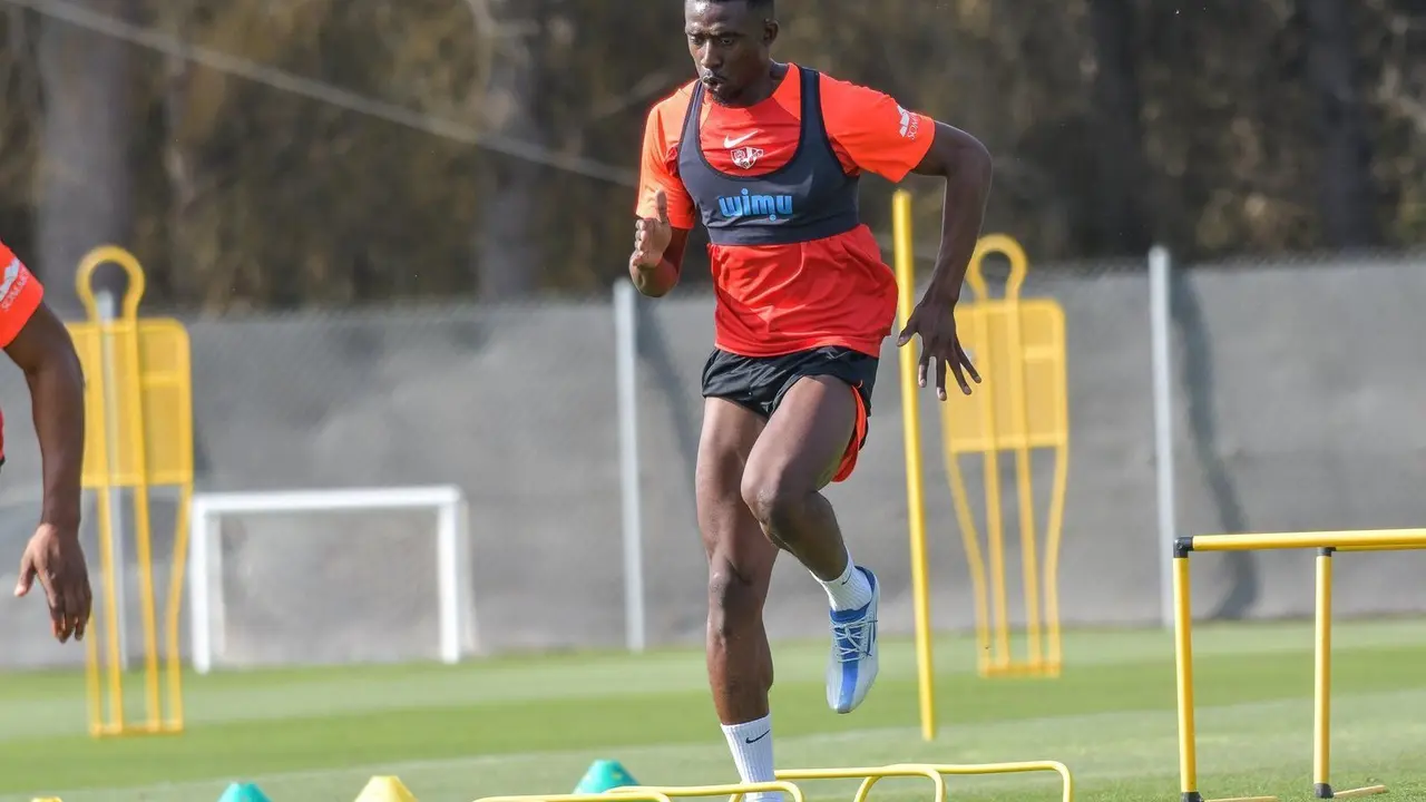 Kante en su primer entrenamiento como azulgrana. | Foto: SD Huesca