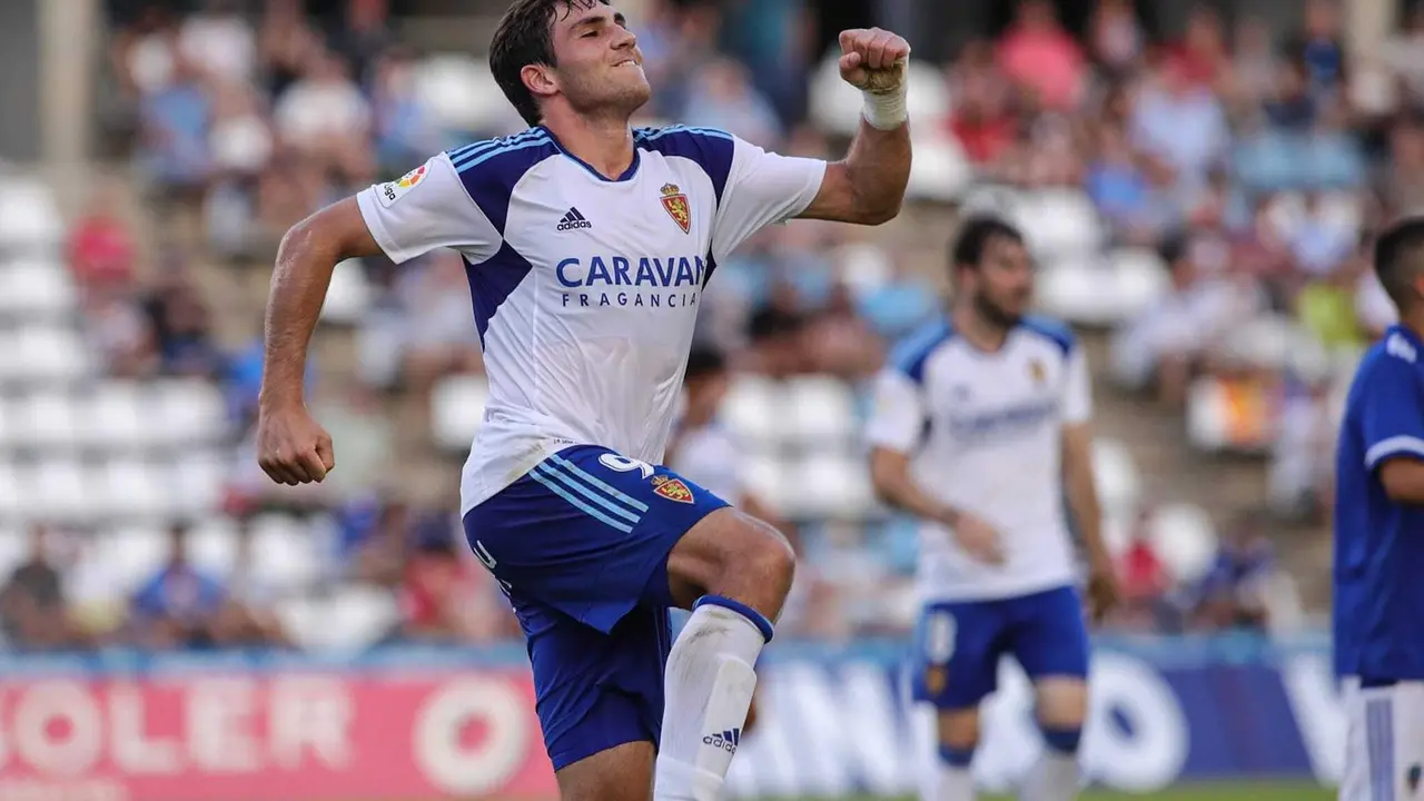Iv&aacute;n Az&oacute;n celebrando el gol frente al Lleida. | Foto: Real Zaragoza.