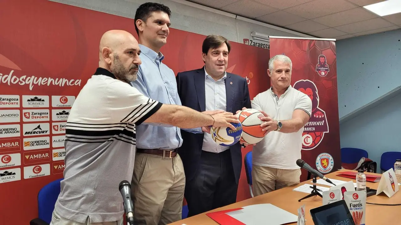 Momento del acuerdo | Foto: Basket Zaragoza