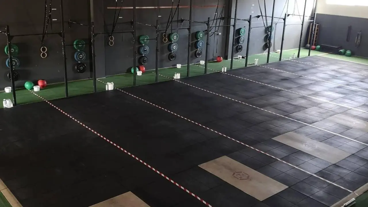 Sala polivalente para hacer ejercicios de crossfit en el Crossfit Huesca. Foto: FB Crossfit Huesca