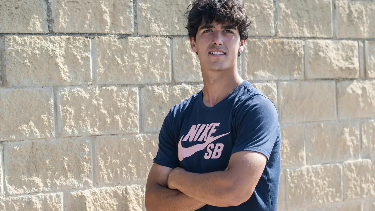 Obsesionado con el f&uacute;tbol, a sus 18 a&ntilde;os, JHugo Angalda pugna por ser central en al SD Huesca. Foto: SD Huesca