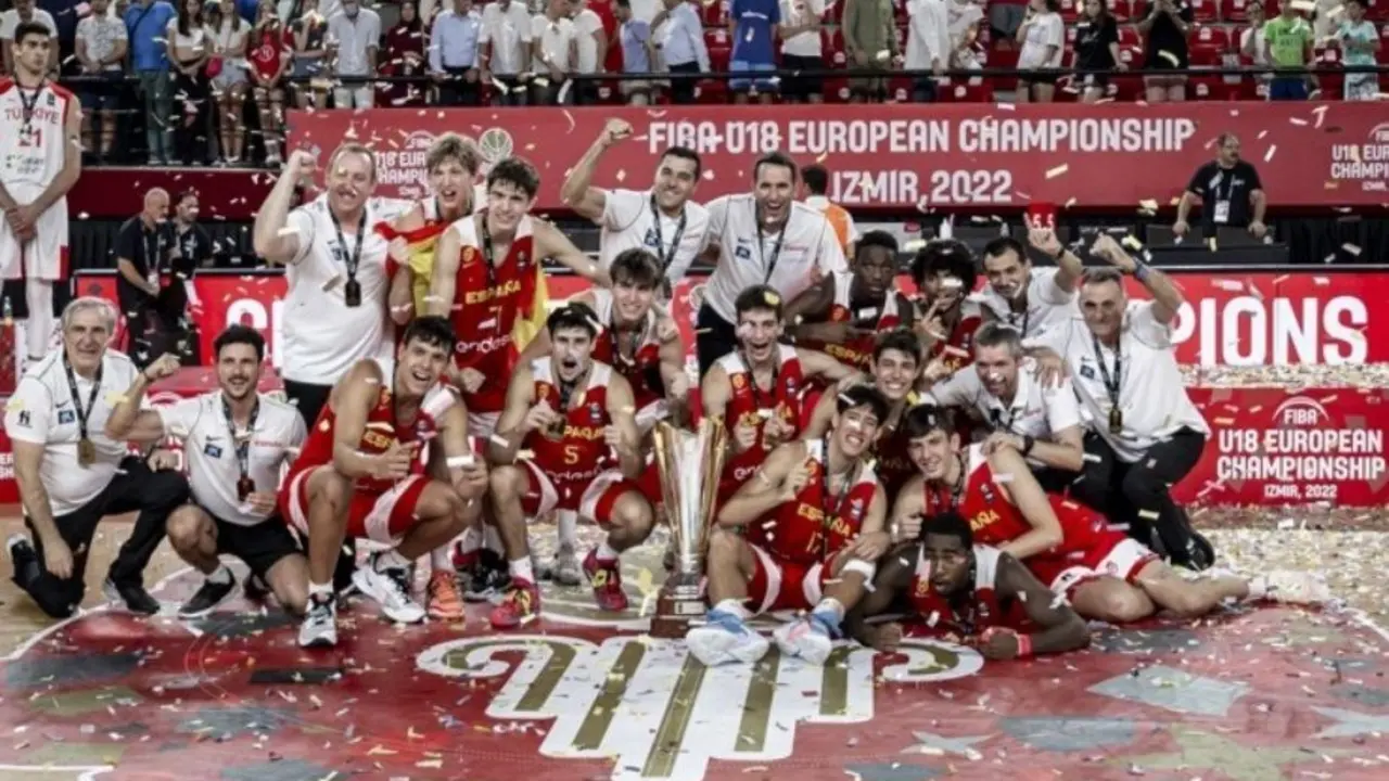 Celebraci&oacute;n de la selecci&oacute;n espa&ntilde;ola anoche en Turqu&iacute;a | Foto: FIBA