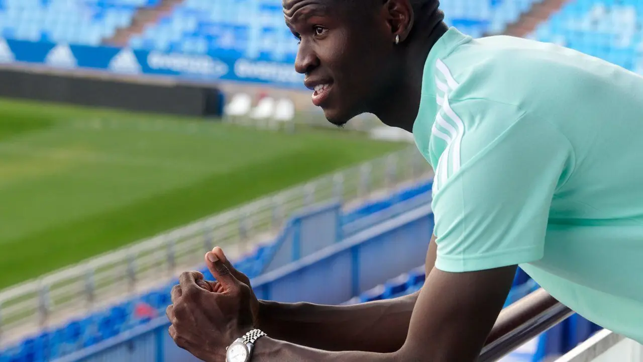 Makhtar Gueye en su presentaci&oacute;n en La Romareda | Foto: Tino Gil / RZ