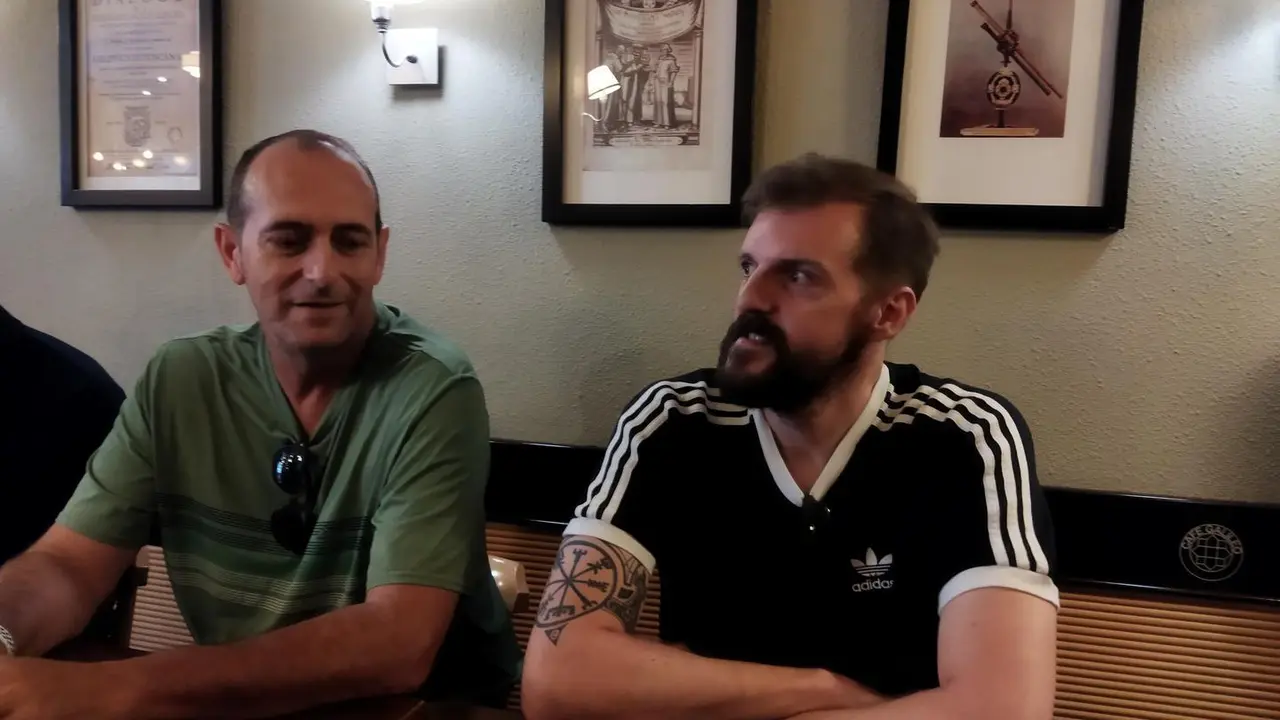 Los t&eacute;cnicos del Bada Huesca, Jos&eacute; Francisco Nolasco y Fher P&eacute;rez, han hecho balance de la pretemporada en el bar Galileo. Foto: Sportaragon