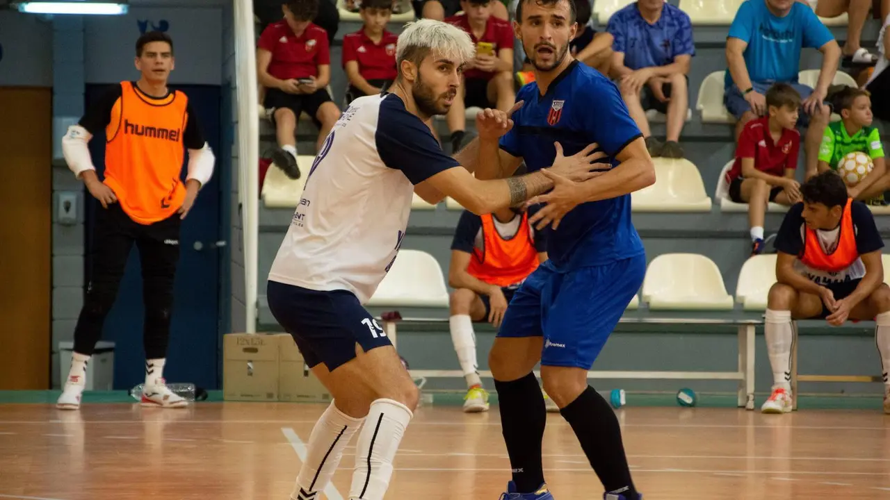 &Oacute;scar Villanueva pugna por la posici&oacute;n | Foto: Pedro Luis Serrano