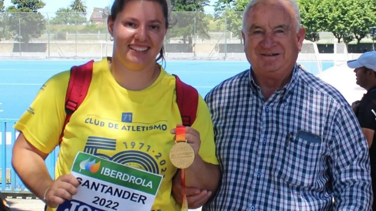Natalia S&aacute;nchez, feliz trs una competici&oacute;n celebrada en Santander. Foto: Alcampo-Scorpio71