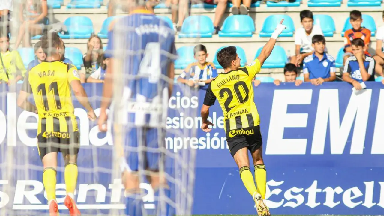 Giuliano Simeone celebrando el primer gol del encuentro. | Foto: RZ