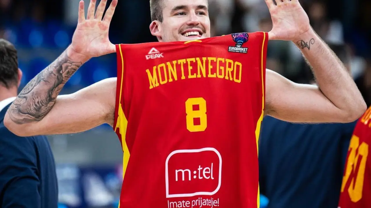 Radoncic vistiendo los colores de Montenegro en el EuroBasket