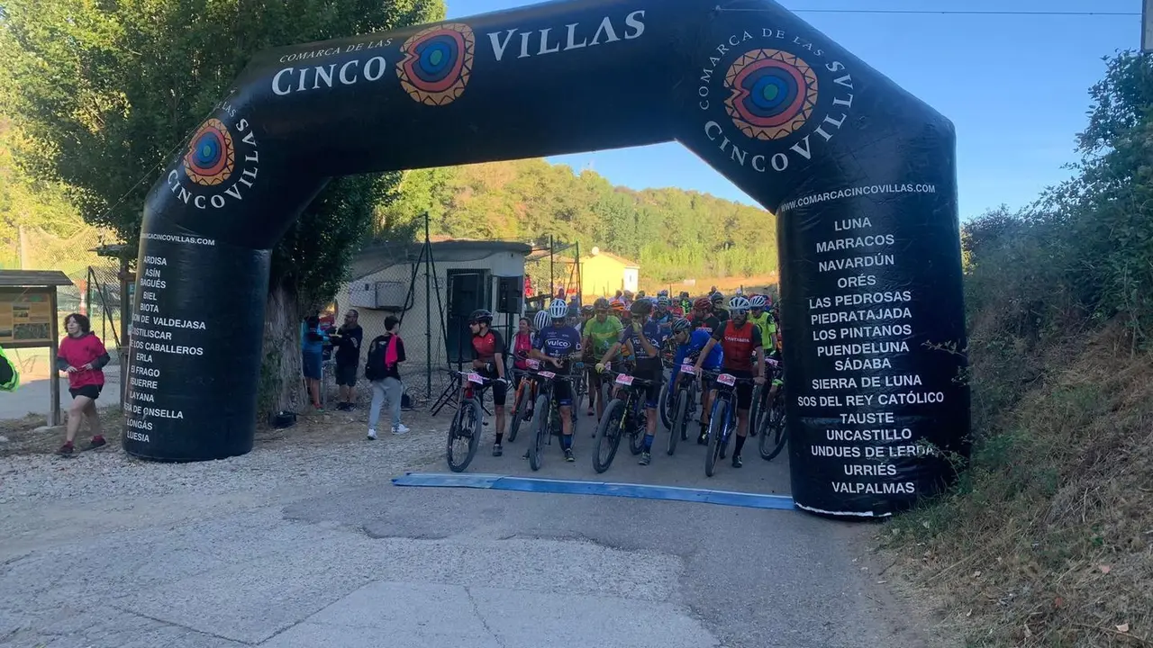 Salida de la prueba del Open Comarca Cinco Villas de BTT en El Frago. Foto: Cinco Villas 