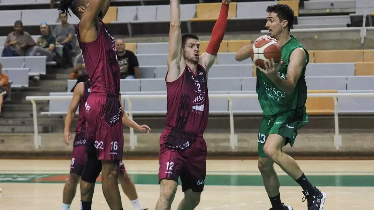 Pe&ntilde;as y Lleida han jugado un bonito amistoso esta tarde en el Palacio. Foto: C:Pascual