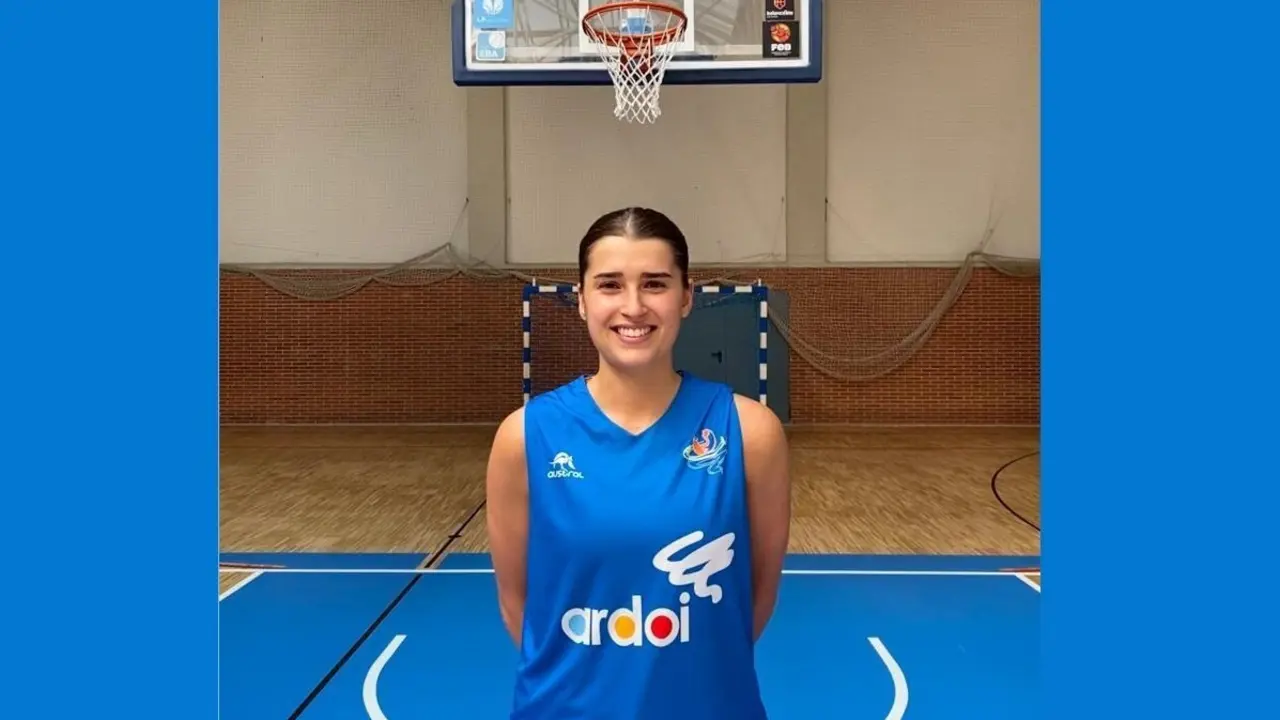 Zoe Hern&aacute;ndez, con los colores de Fundaci&oacute;n Navarra Baloncesto Ardoi