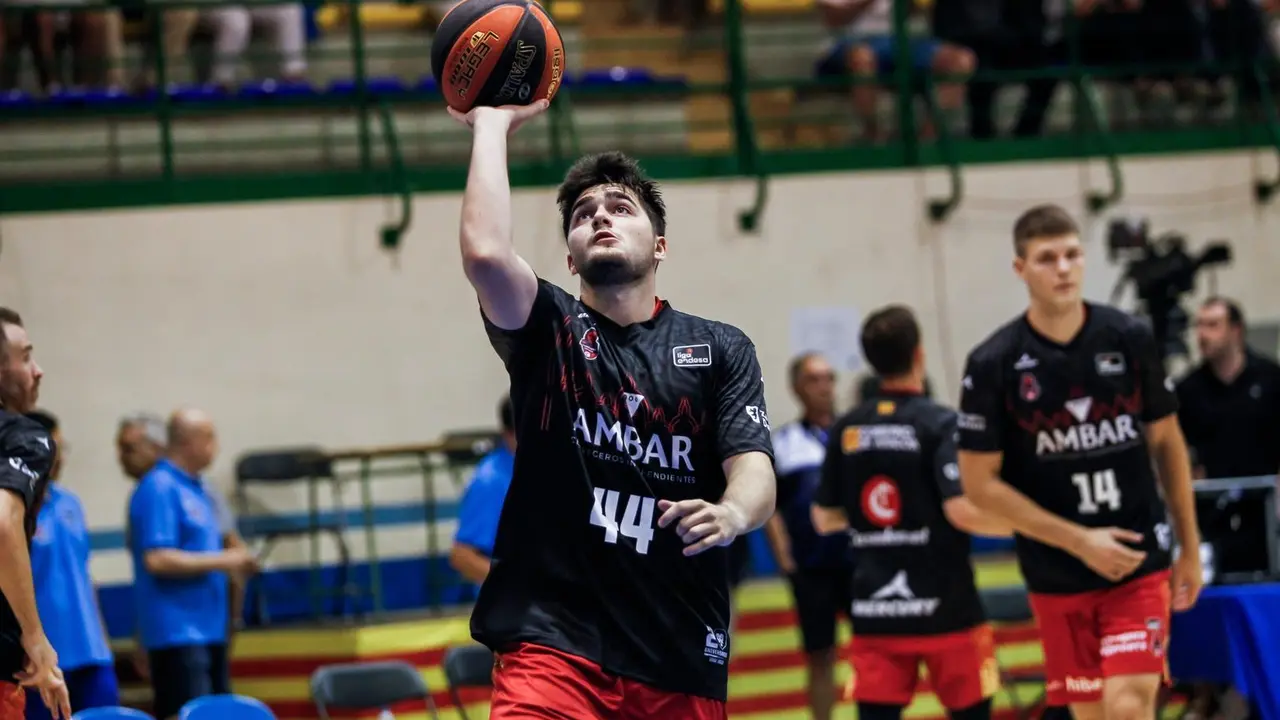 Javi Garc&iacute;a en la pretemporada de Casademont Zaragoza