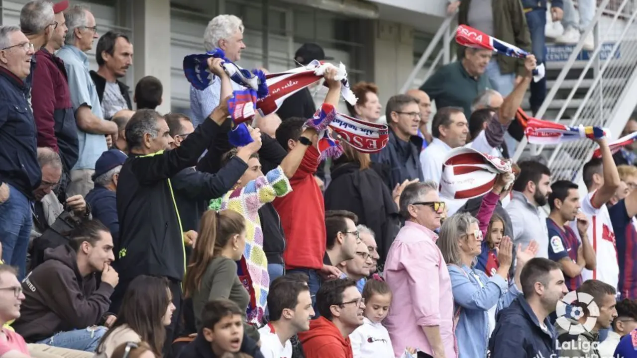 Por encima de todo, el Huesca es de su gente. | Foto: LFP