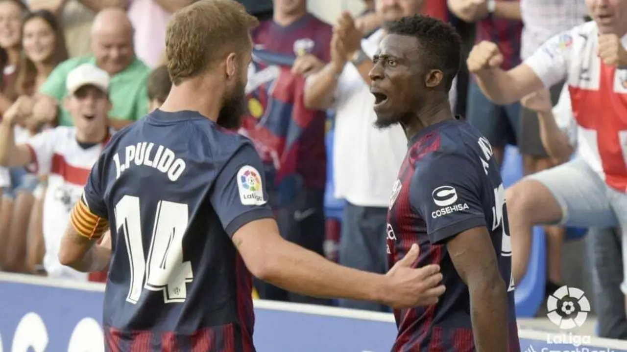 Pulido y Kant&eacute; celebrando un tanto de la SD Huesca | Foto: La Liga