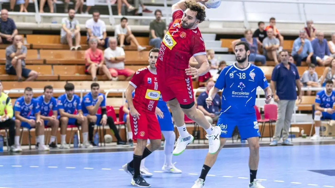 Iv&aacute;n Montoya gana la posici&oacute;n en el partido contra el Valladolid. Foto: Andrey Sapizhak
