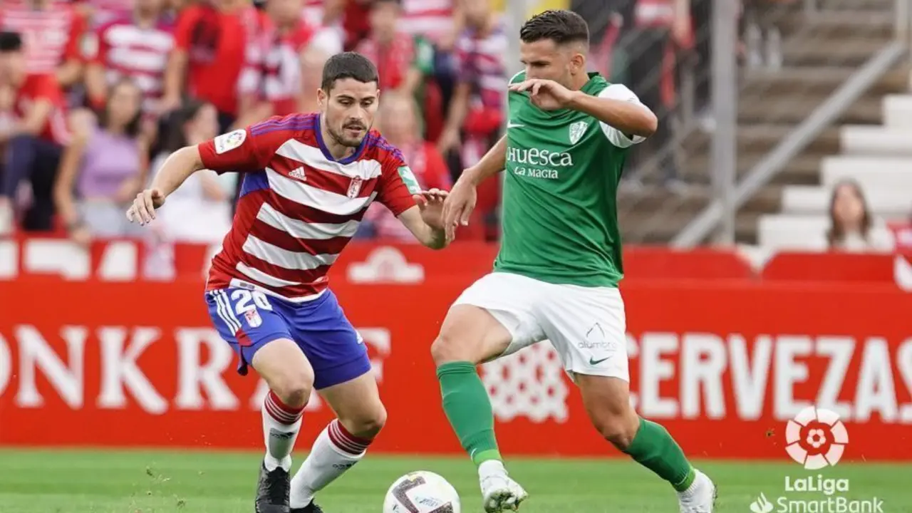 Gerard Valent&iacute;n fue de lo m&aacute;s destacado en el choque entre Huesca y Granada. | Foto: LaLiga