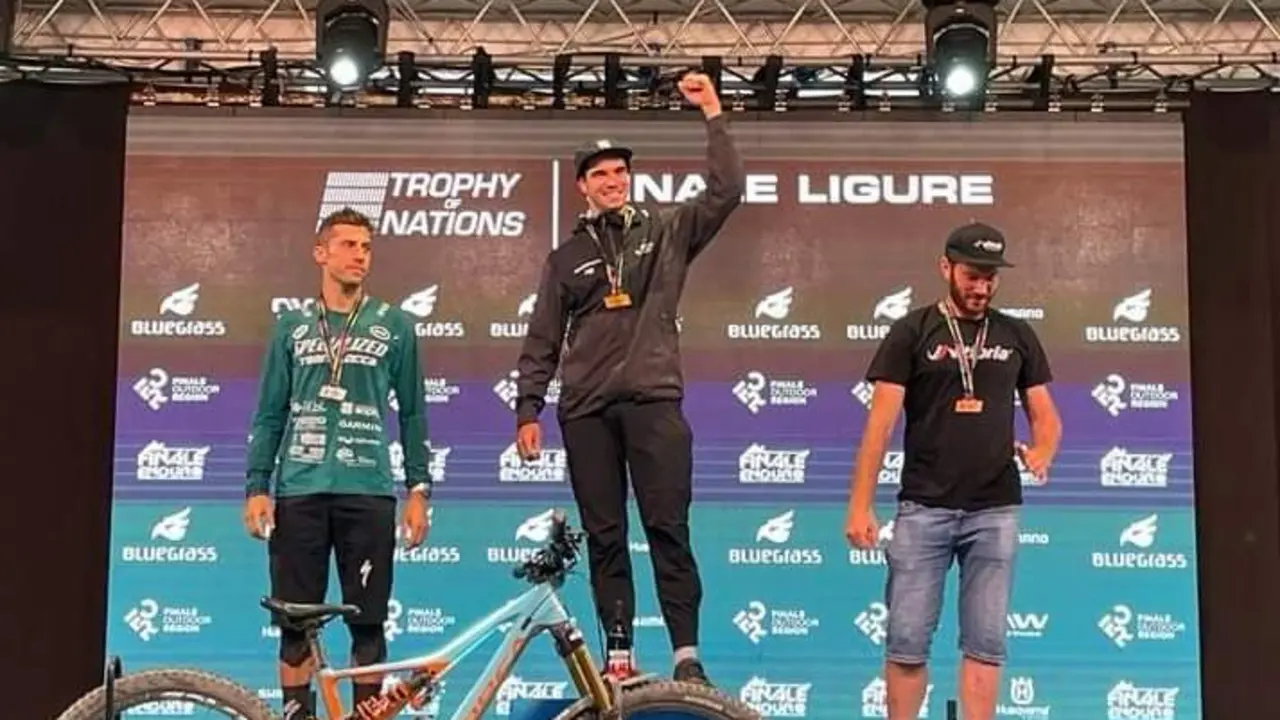 Gabi Torralba, en la imagen, en lo m&aacute;s alto del caj&oacute;n del Trofeo de las Naciones. Foto: FB G.T.