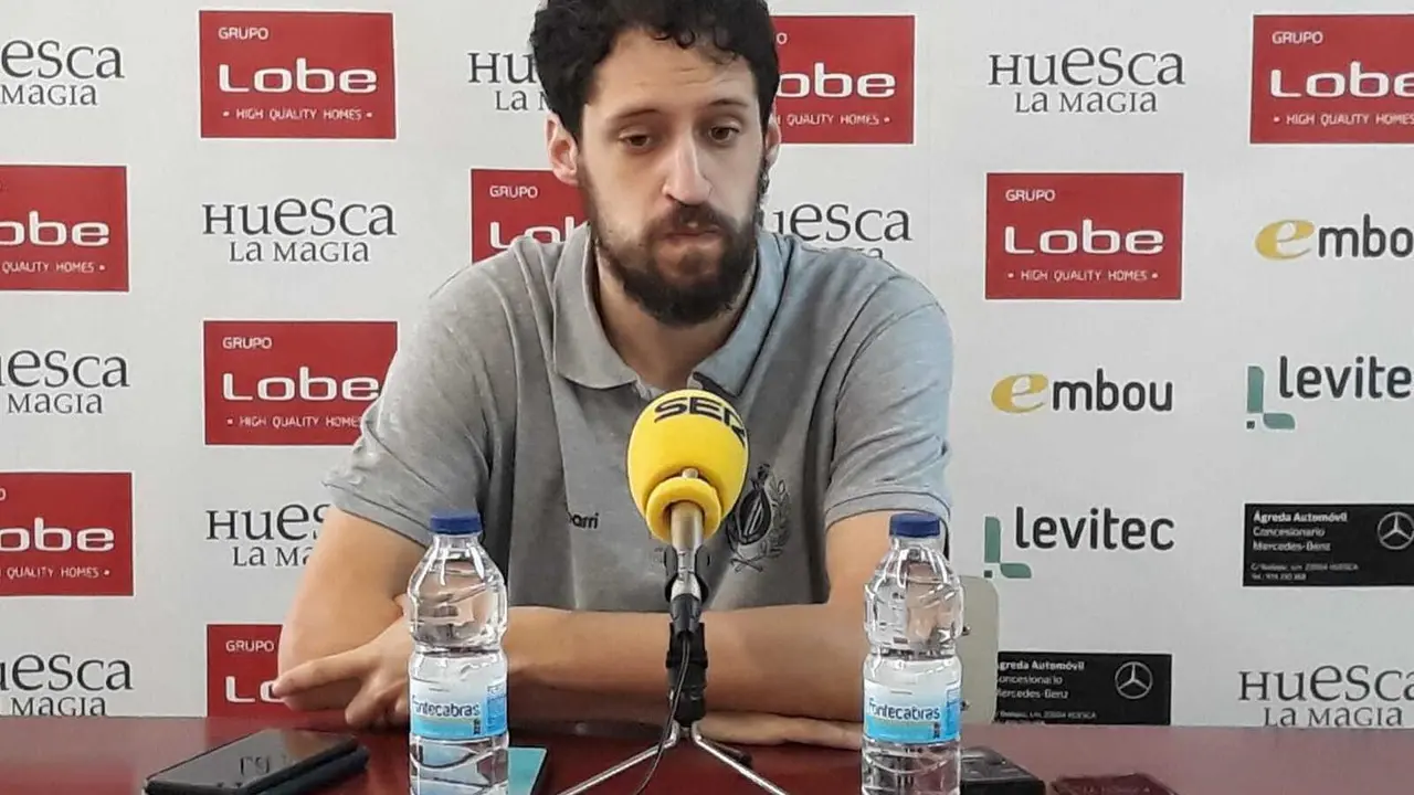 Santi Cerd&aacute;n, durante la rueda de prensa para valorar el partido contra Cornell&agrave;. Foto: CB Pe&ntilde;as