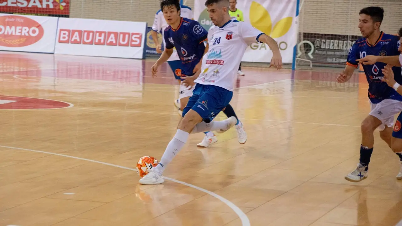 Adri Ortego, en el &uacute;ltimo partido en casa ante el Colo | Foto: Pedro Luis Serrano