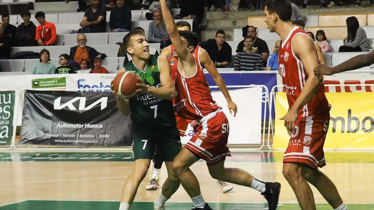 Jorge Lafuente, en la imagen, ha firmado un partido perfecto. Foto: C.Pascual